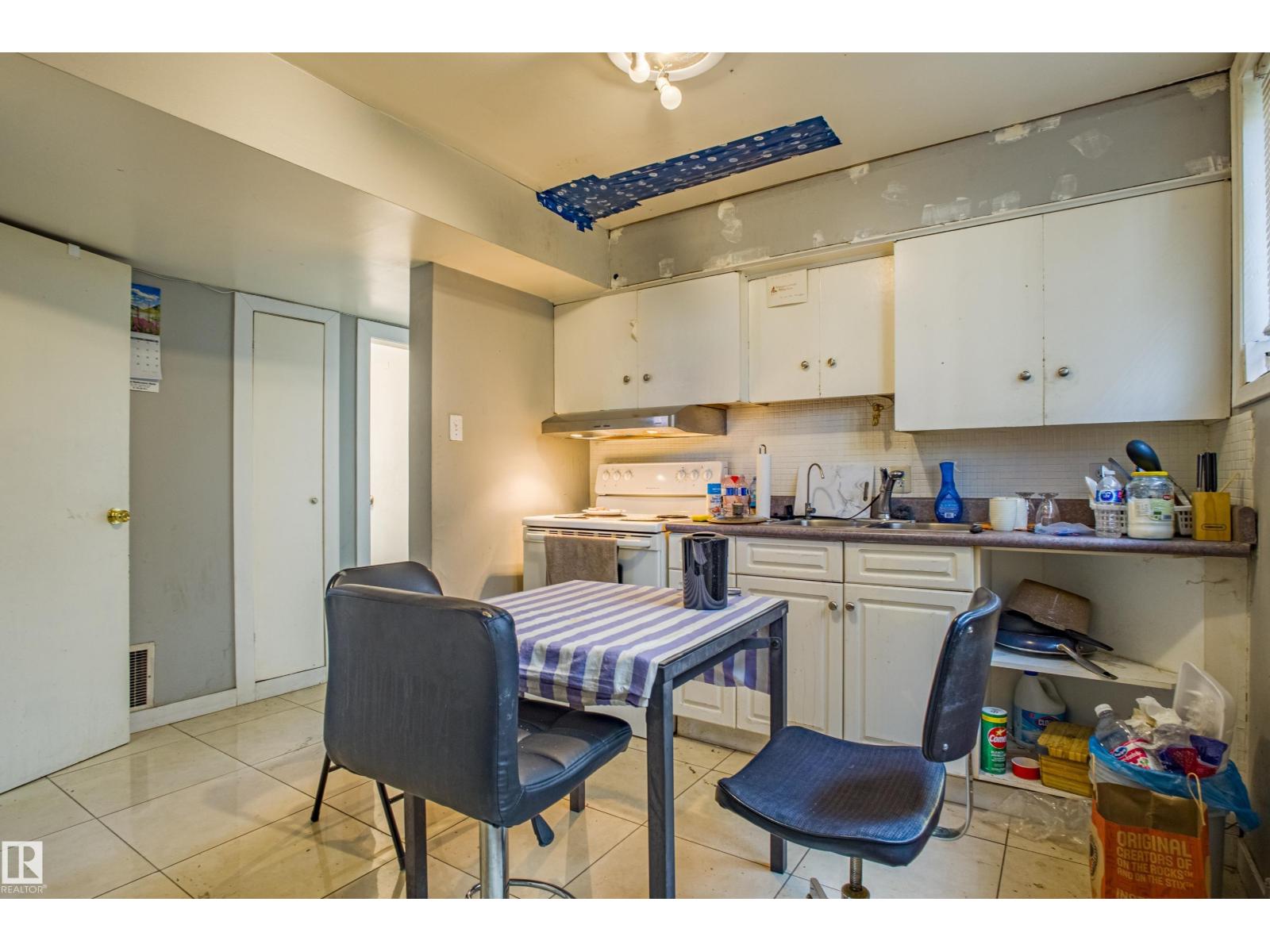 12716 12718 94 ST NW, Edmonton