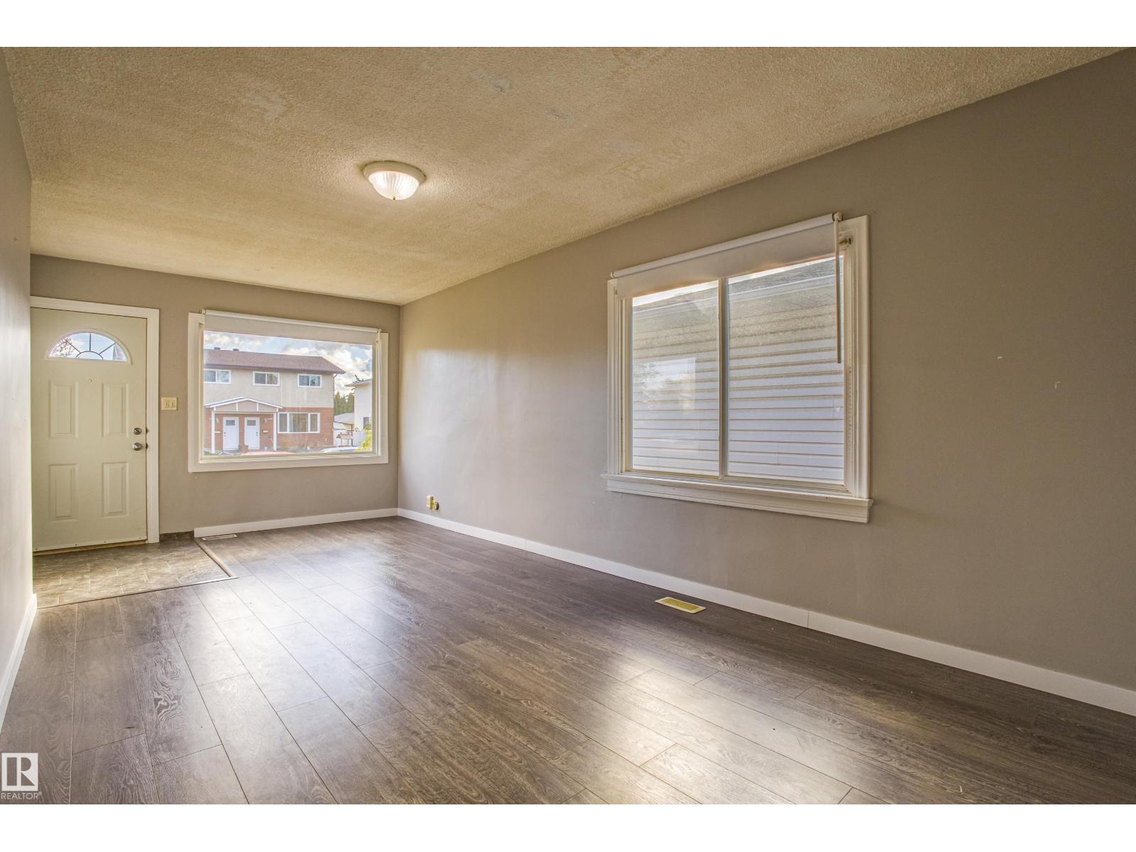 12716 12718 94 ST NW, Edmonton