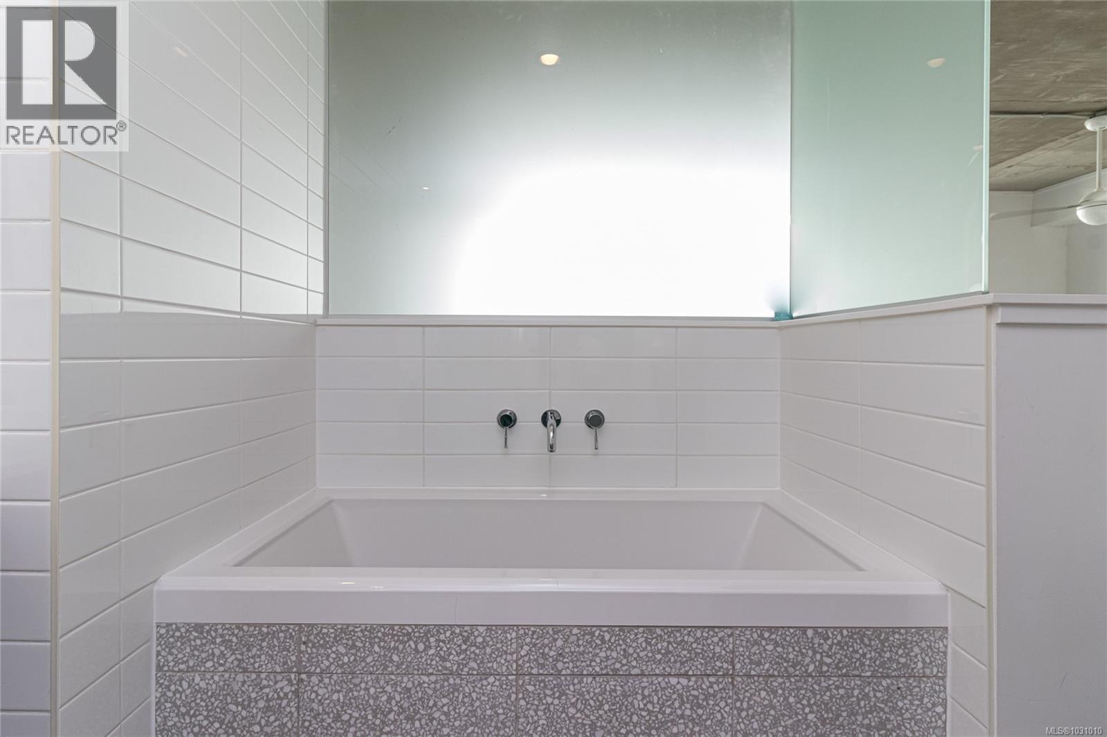 #417 770 Fisgard St - 26