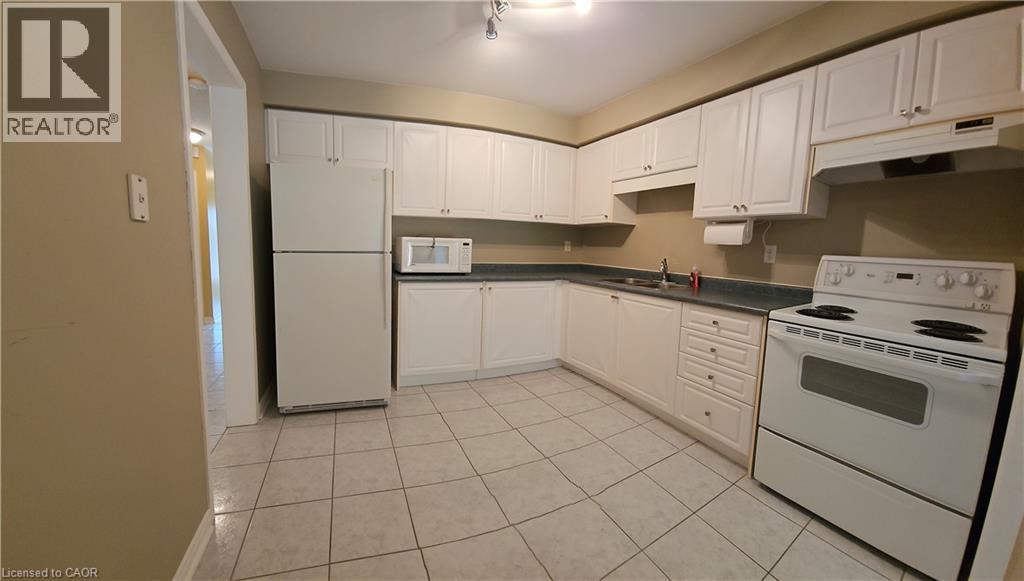 1817 CREEK Way, Burlington, Ontario, L7L6R1 — Photo 4