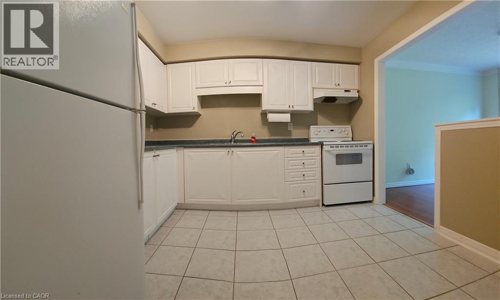 1817 CREEK Way, Burlington, Ontario, L7L6R1 — Photo 5