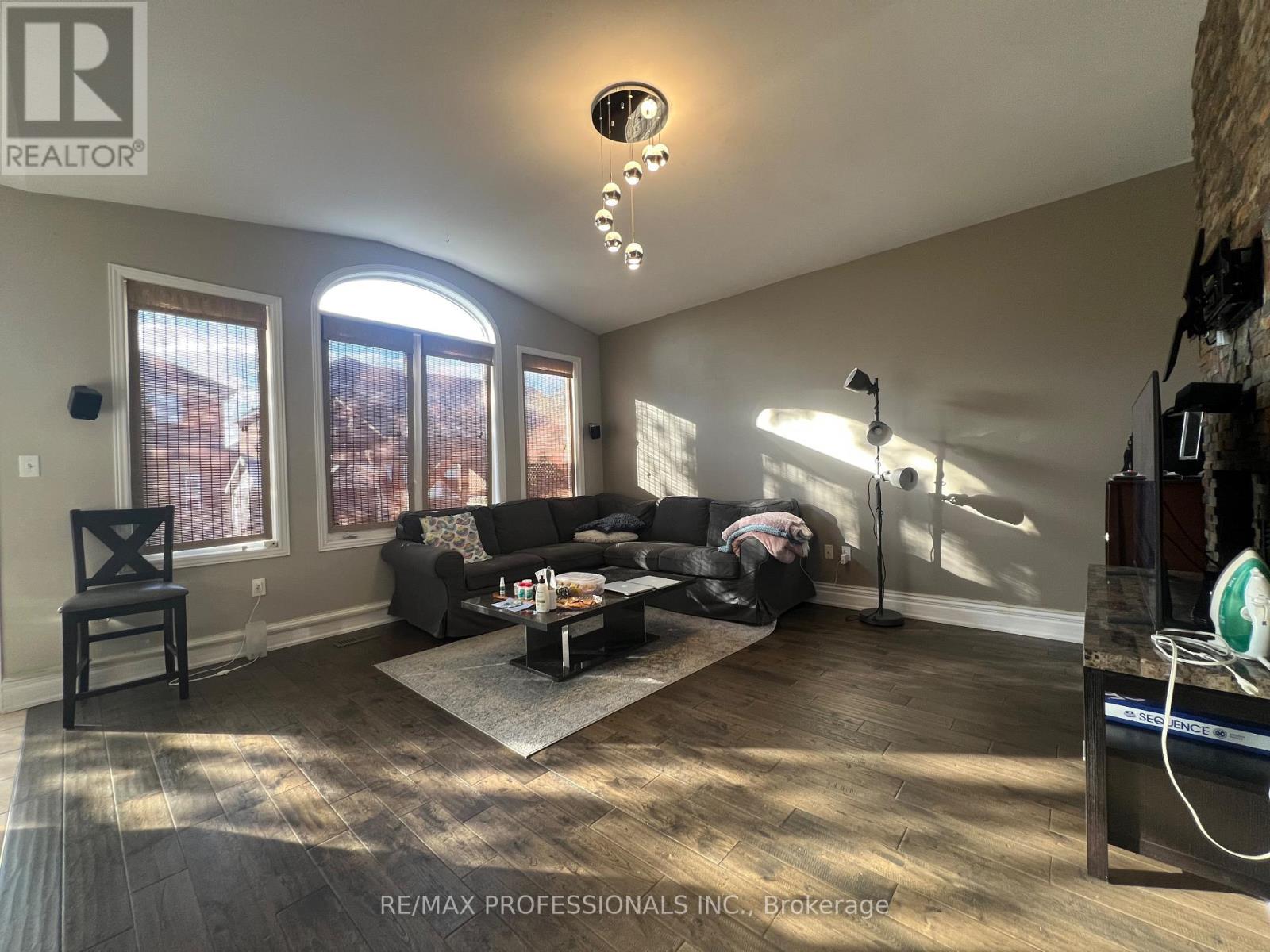 3895 HENRIETTA WAY - Image 2