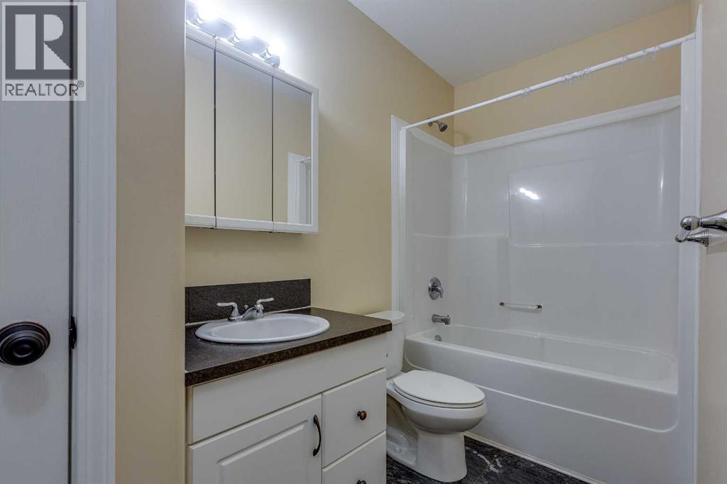 4626 51 Avenue - 32