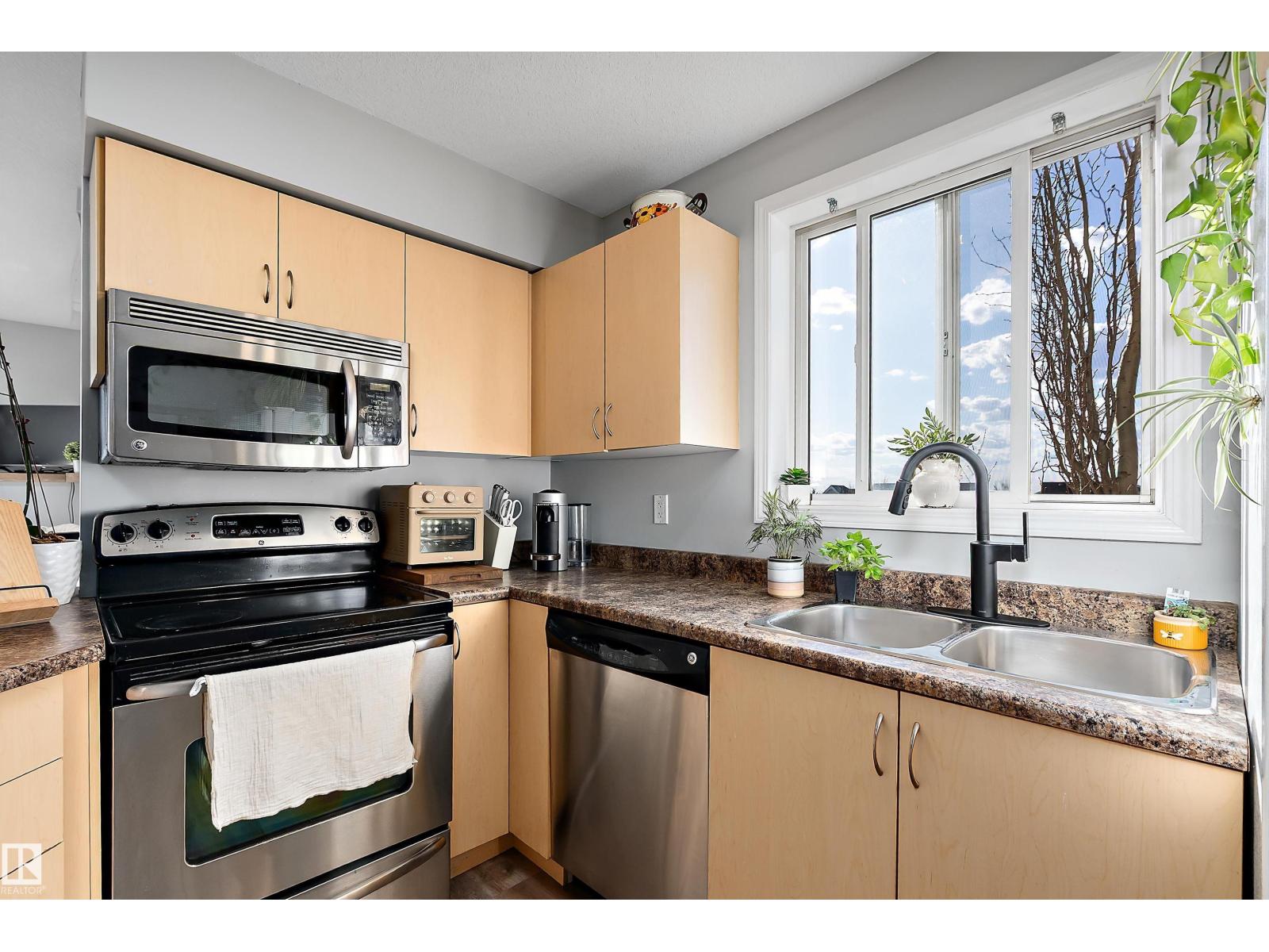 #402 40 SUMMERWOOD BV, Sherwood Park