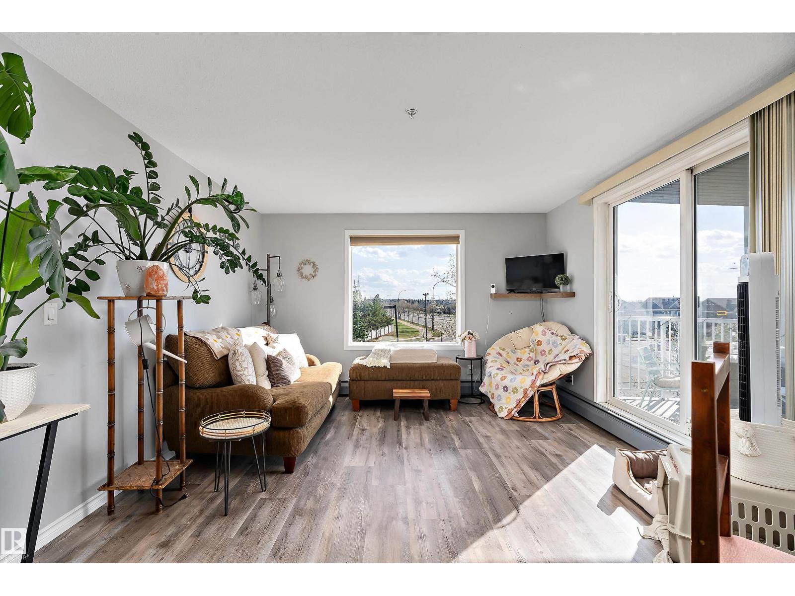 #402 40 SUMMERWOOD BV, Sherwood Park
