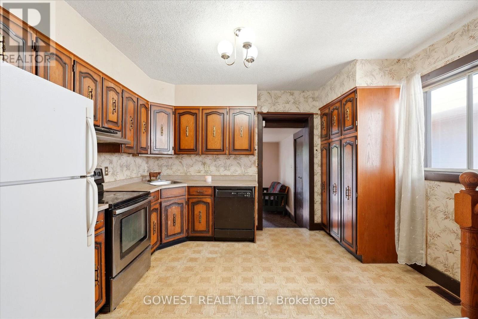 60 WARREN CRESCENT - 25