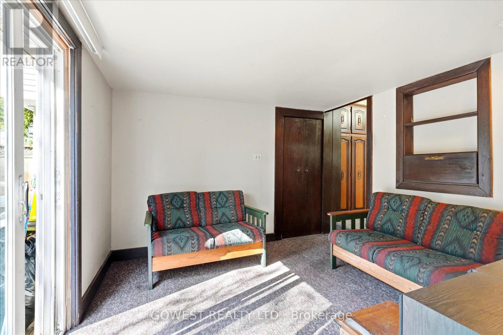 60 WARREN CRESCENT - 32