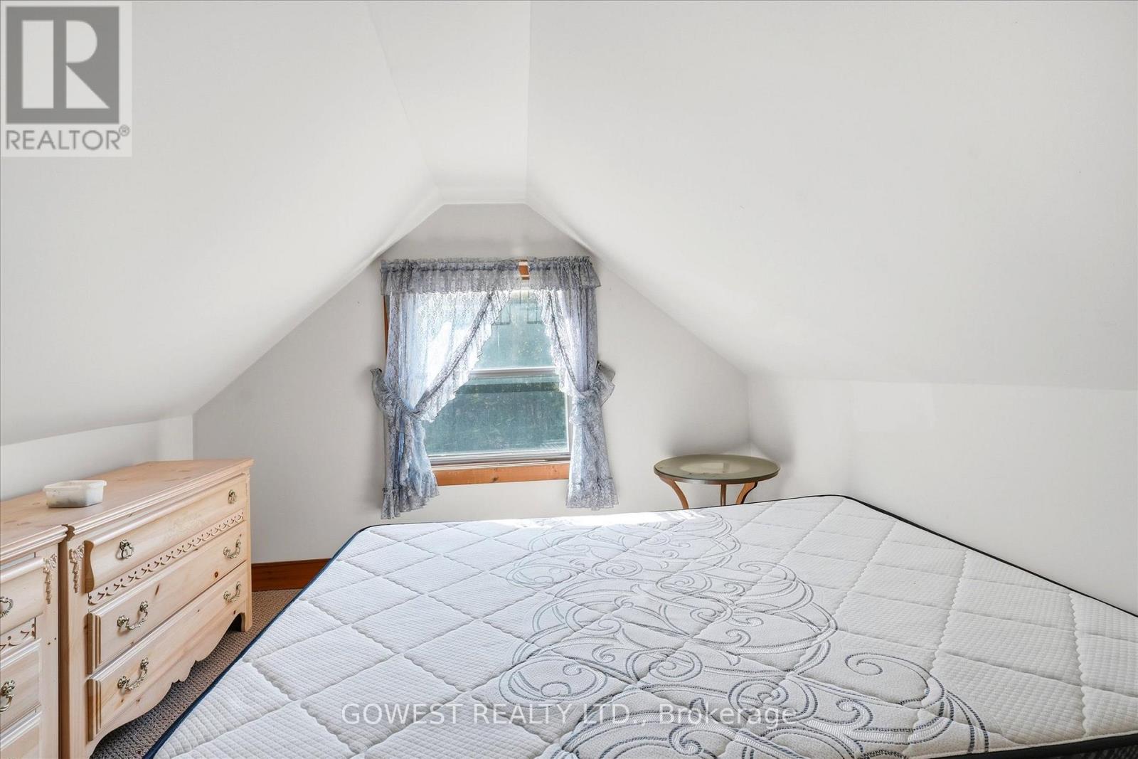 60 WARREN CRESCENT - 33
