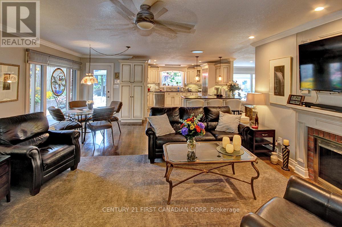 811 CLEARVIEW CRESCENT - 12