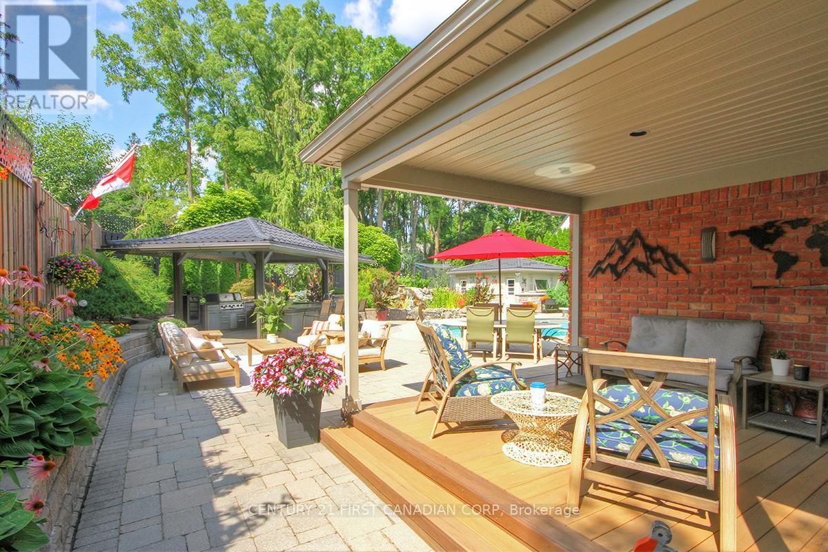 811 CLEARVIEW CRESCENT - 32