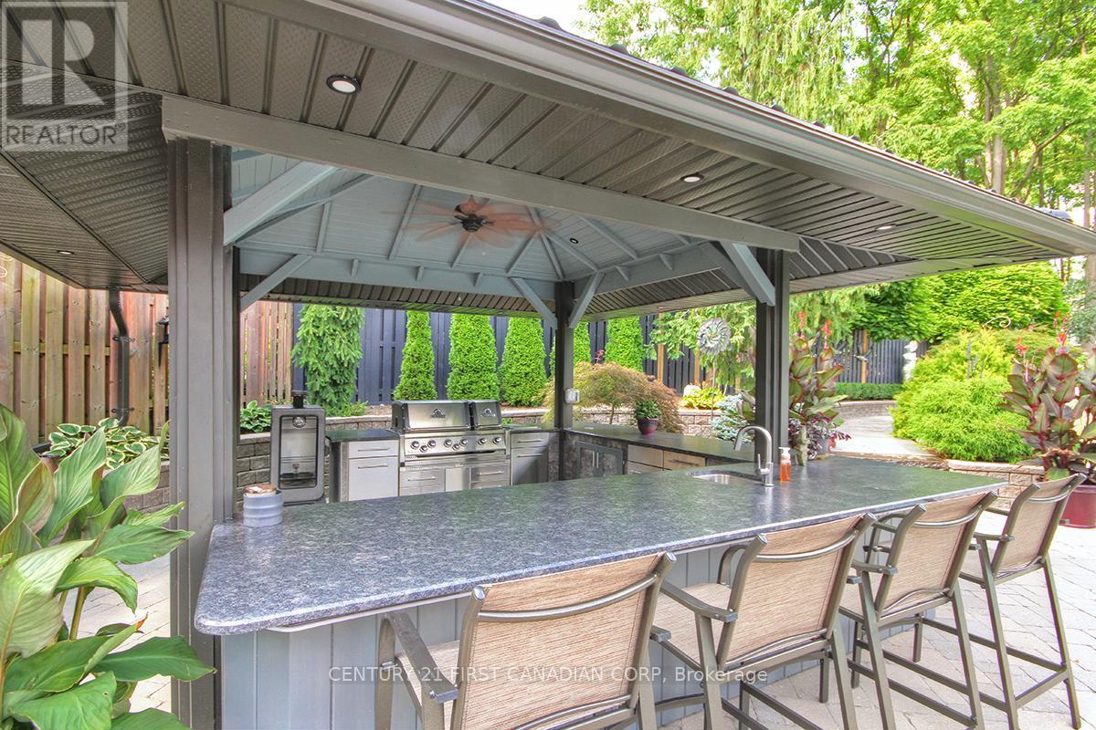 811 CLEARVIEW CRESCENT - 35