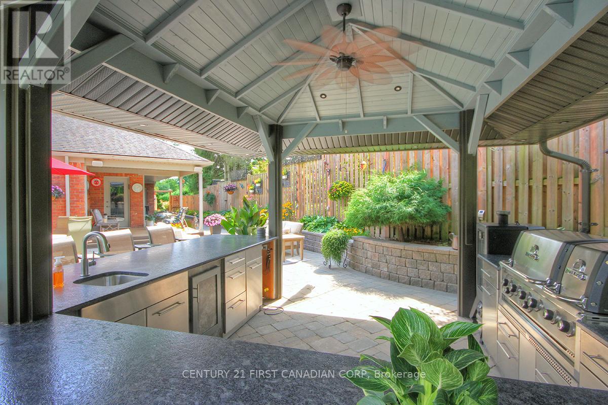 811 CLEARVIEW CRESCENT - 40