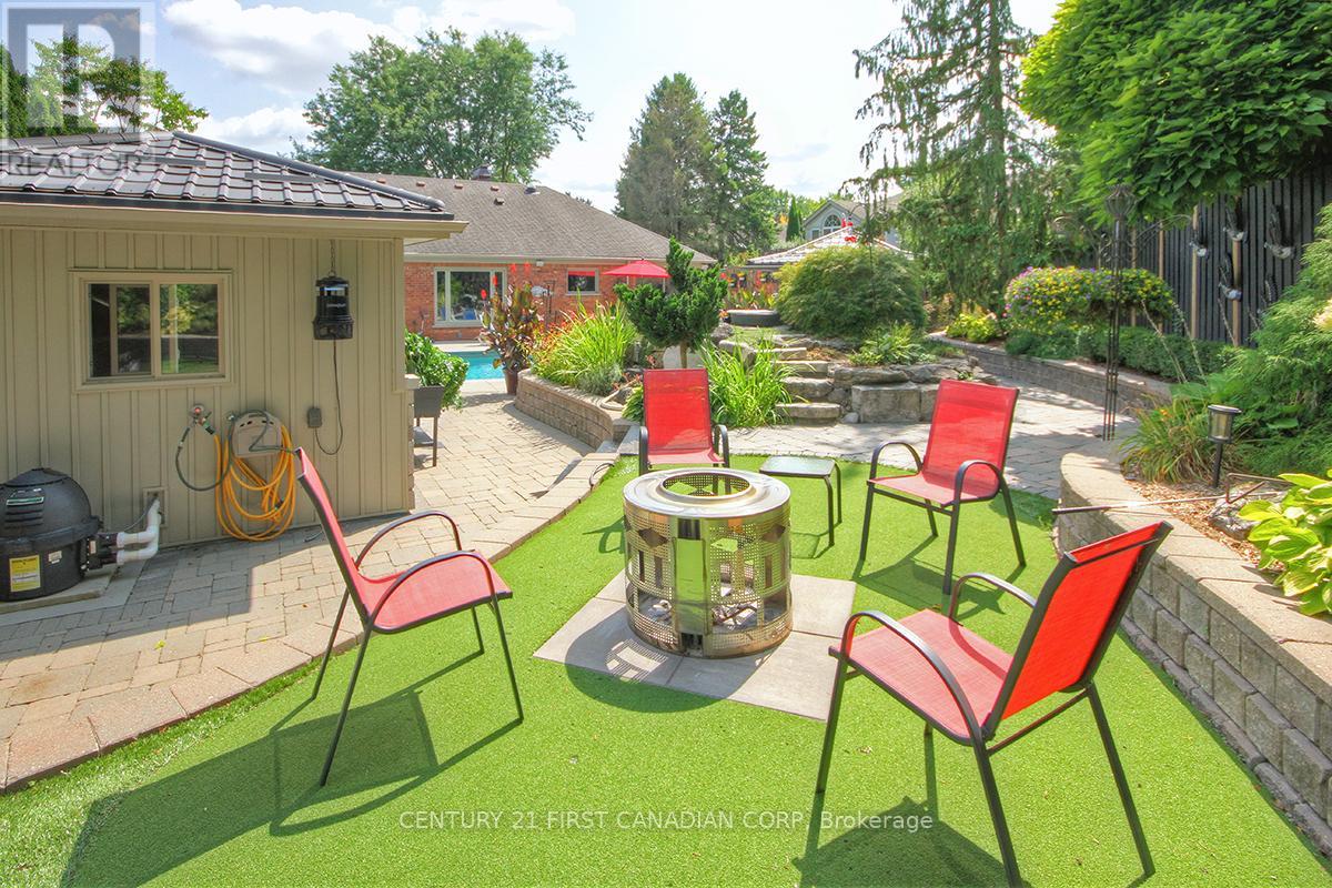 811 CLEARVIEW CRESCENT - 42