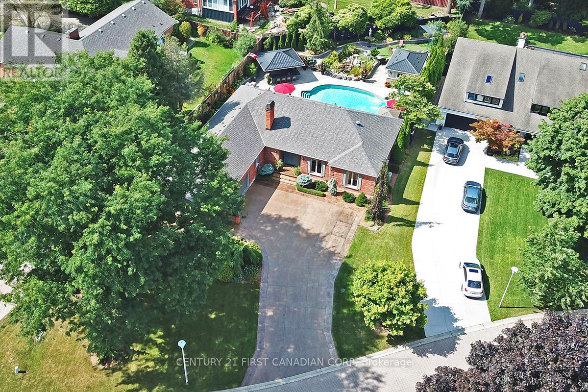 811 CLEARVIEW CRESCENT - 44
