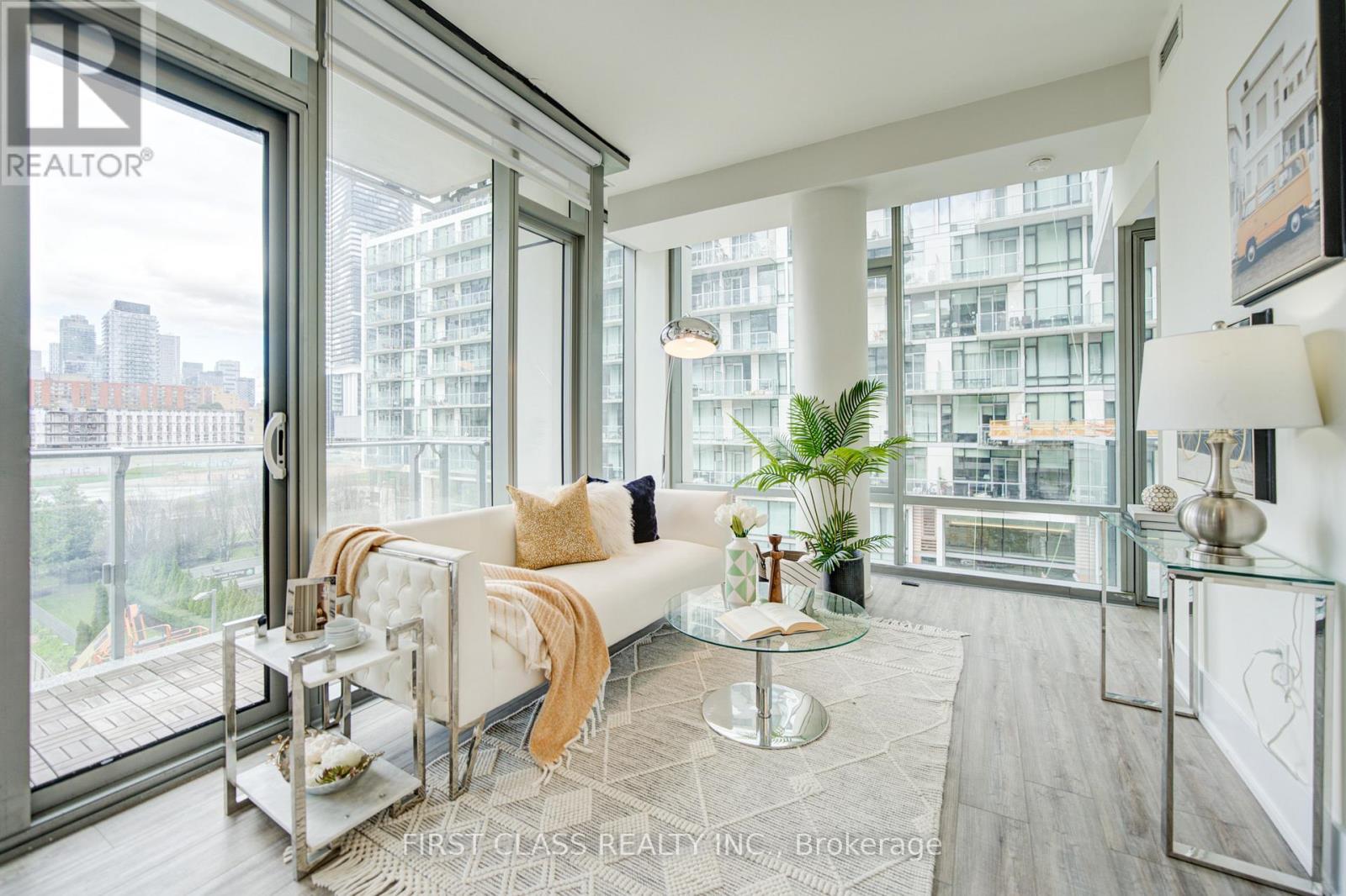 #402 39 QUEENS QUAY E - 14