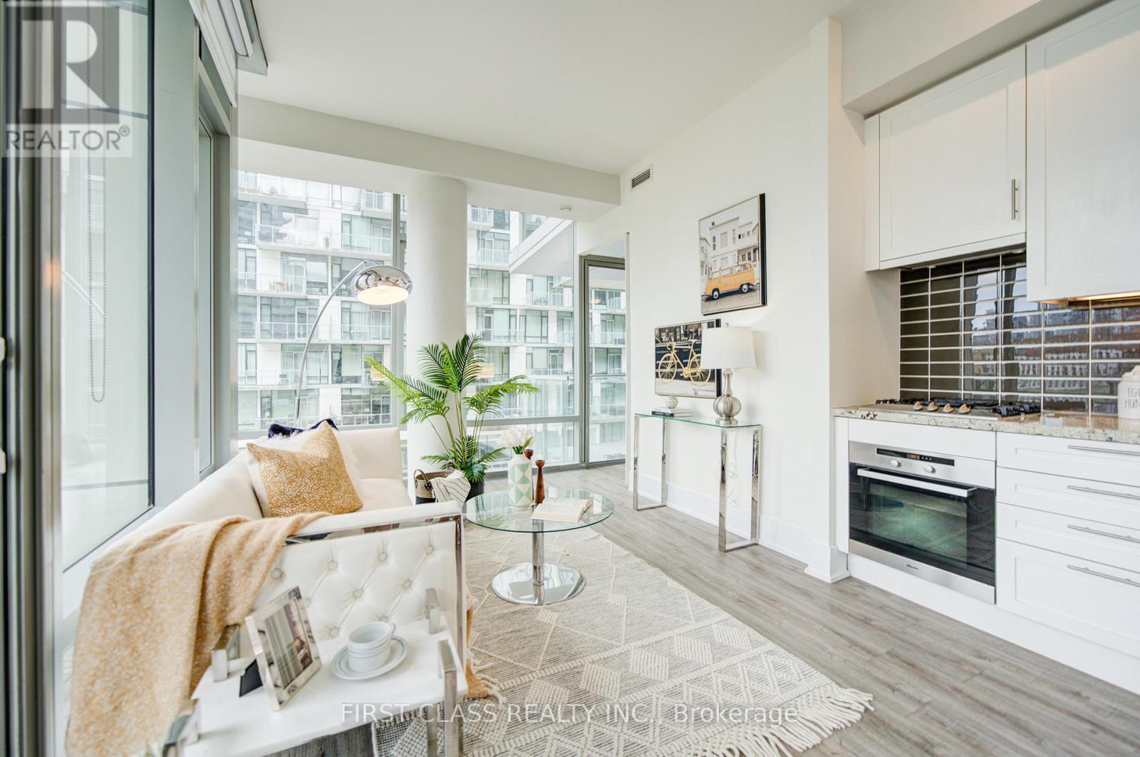 #402 39 QUEENS QUAY E - 16