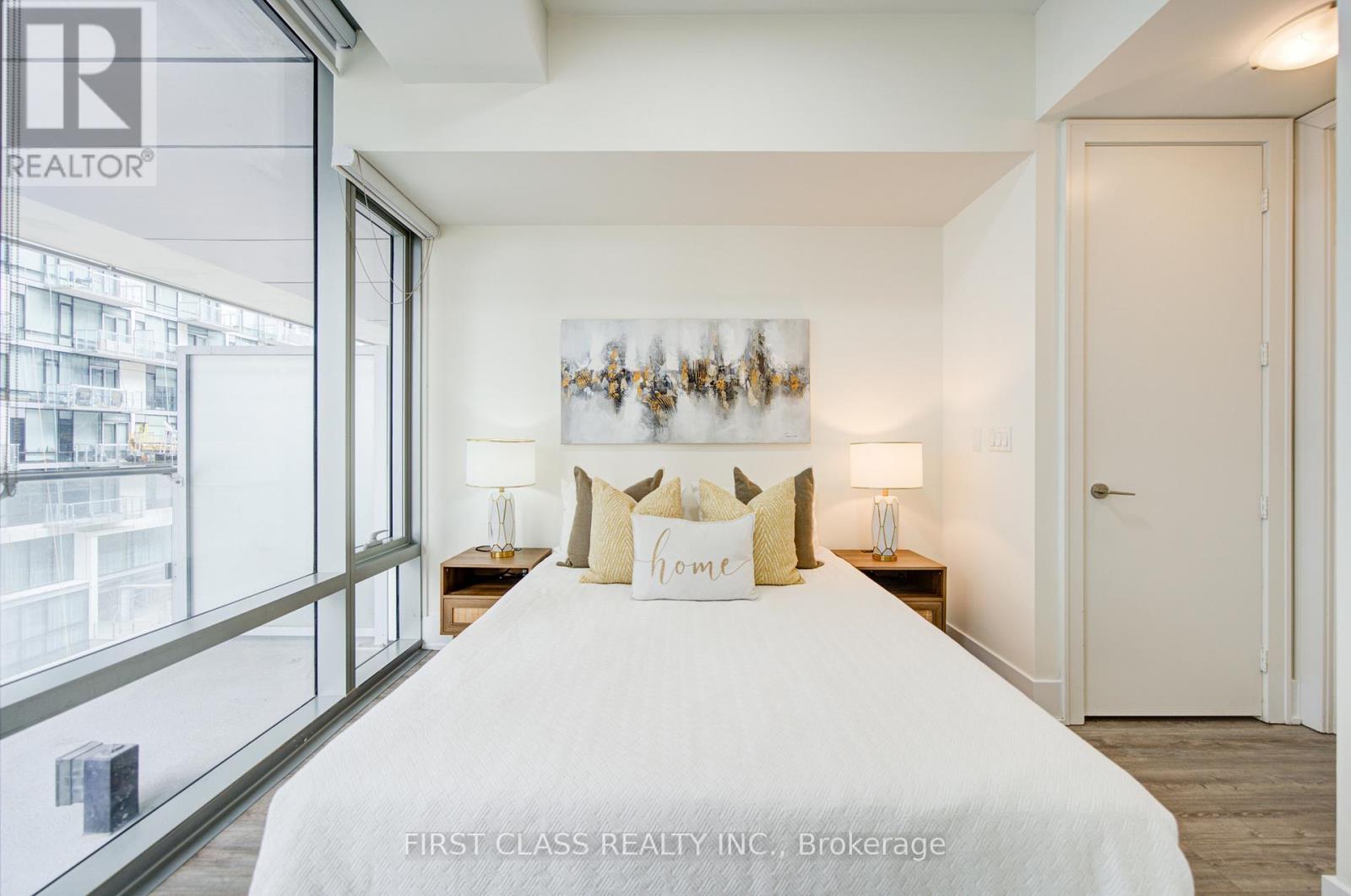 #402 39 QUEENS QUAY E - 19