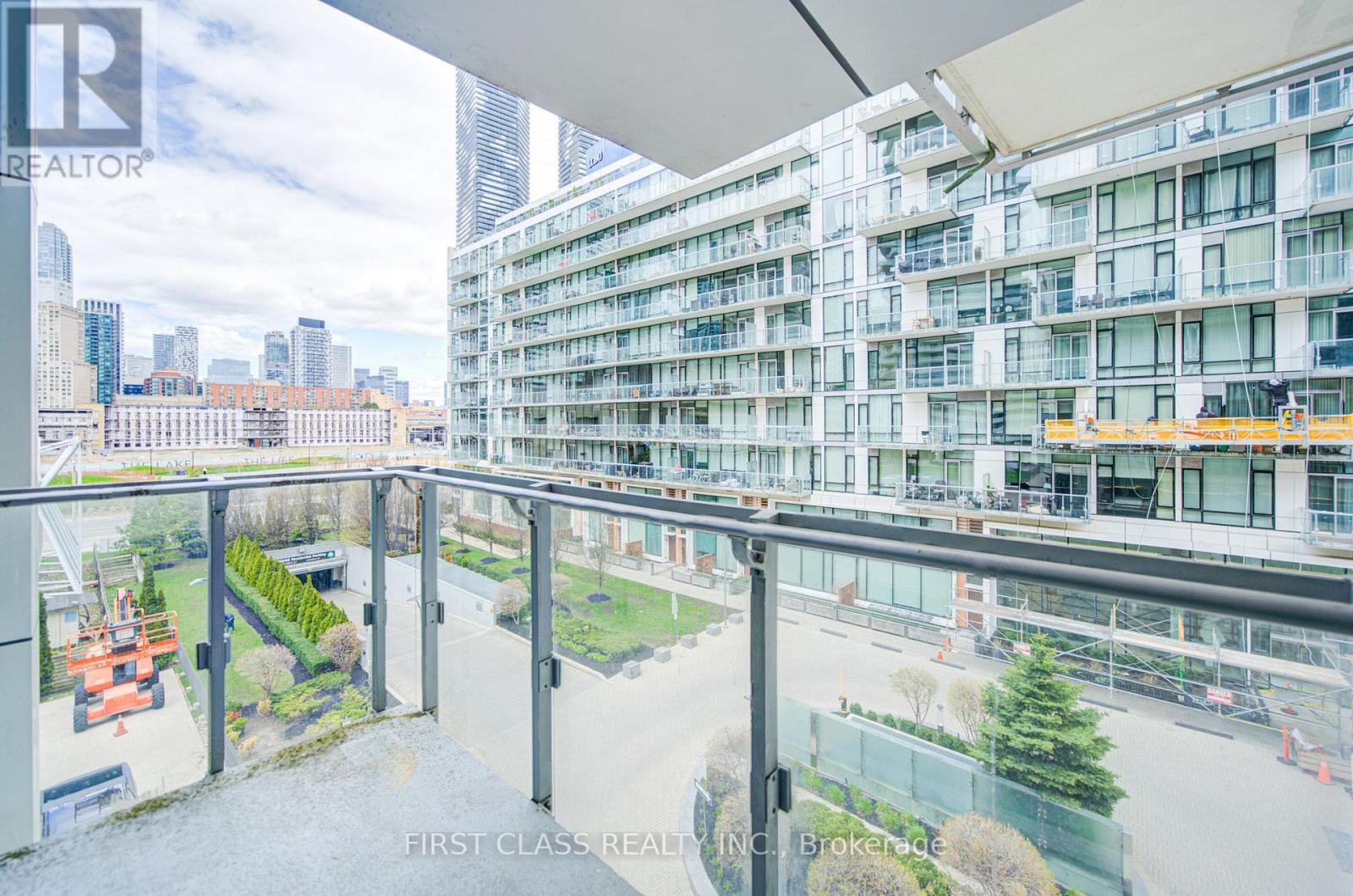 #402 39 QUEENS QUAY E - 24