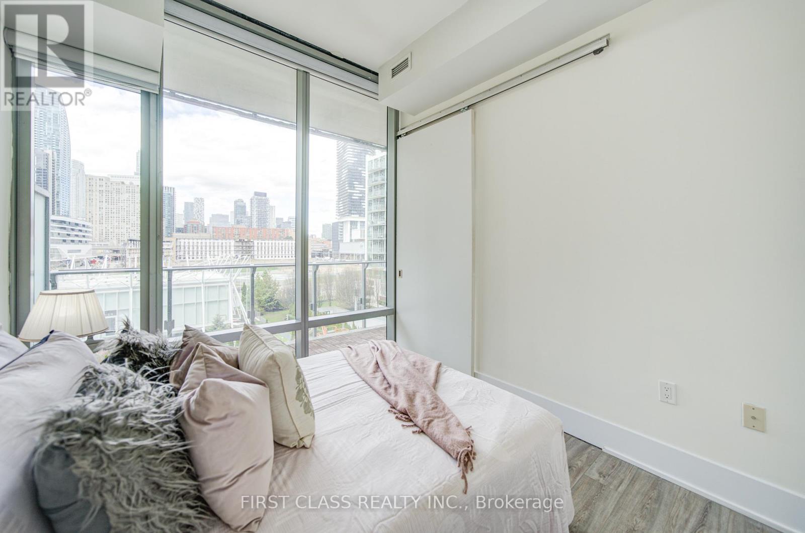 #402 39 QUEENS QUAY E - 28