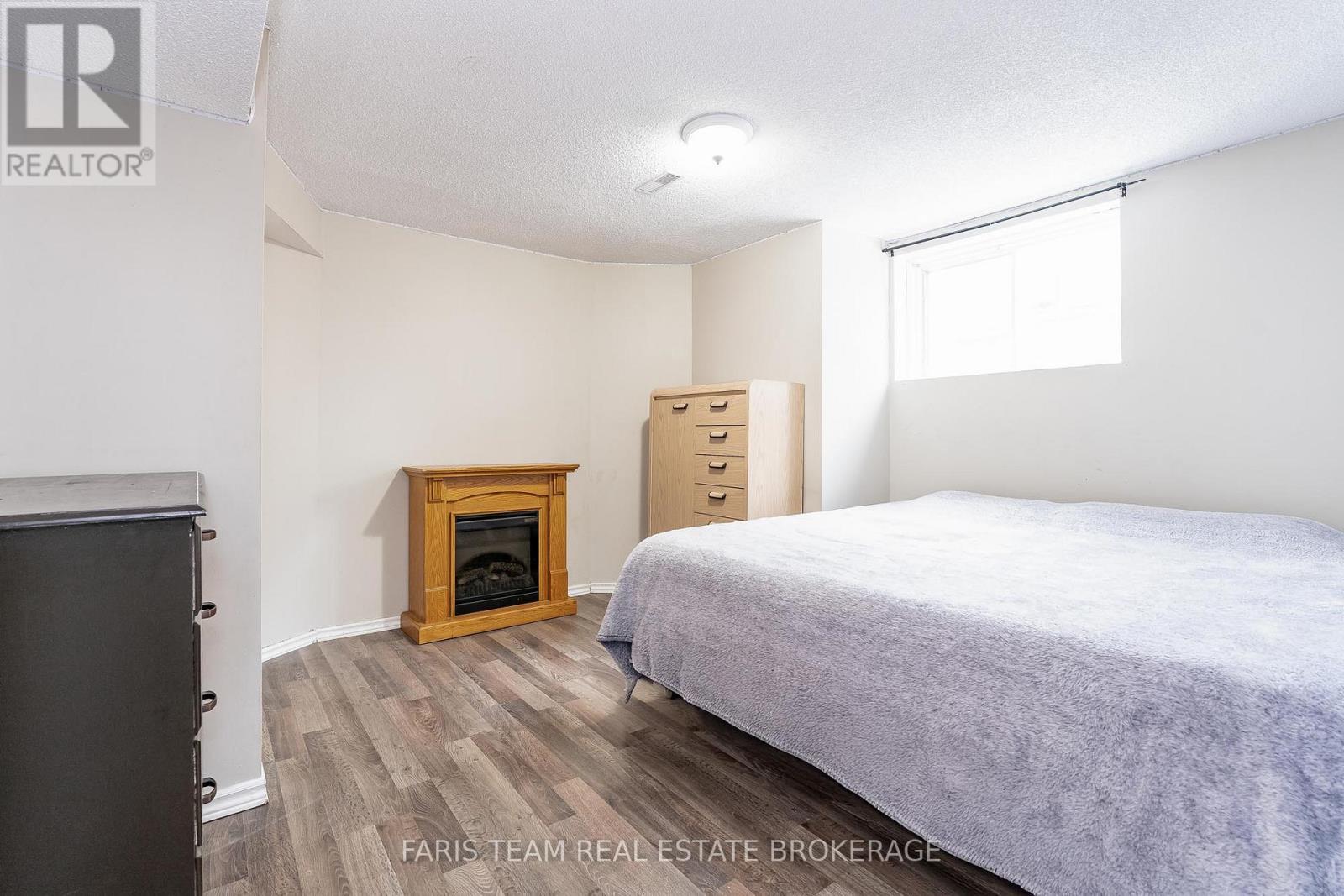 5 HARBOUR CRESCENT - 22