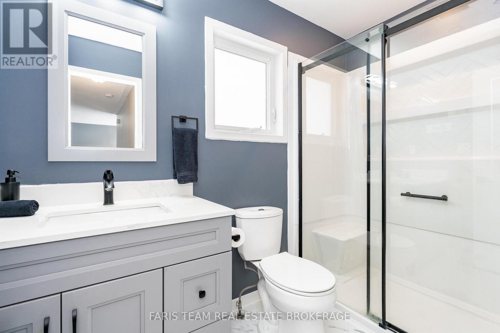 5 HARBOUR CRESCENT - 17