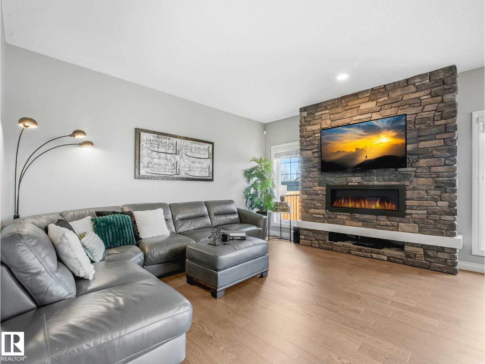 8427 216 ST NW, Edmonton