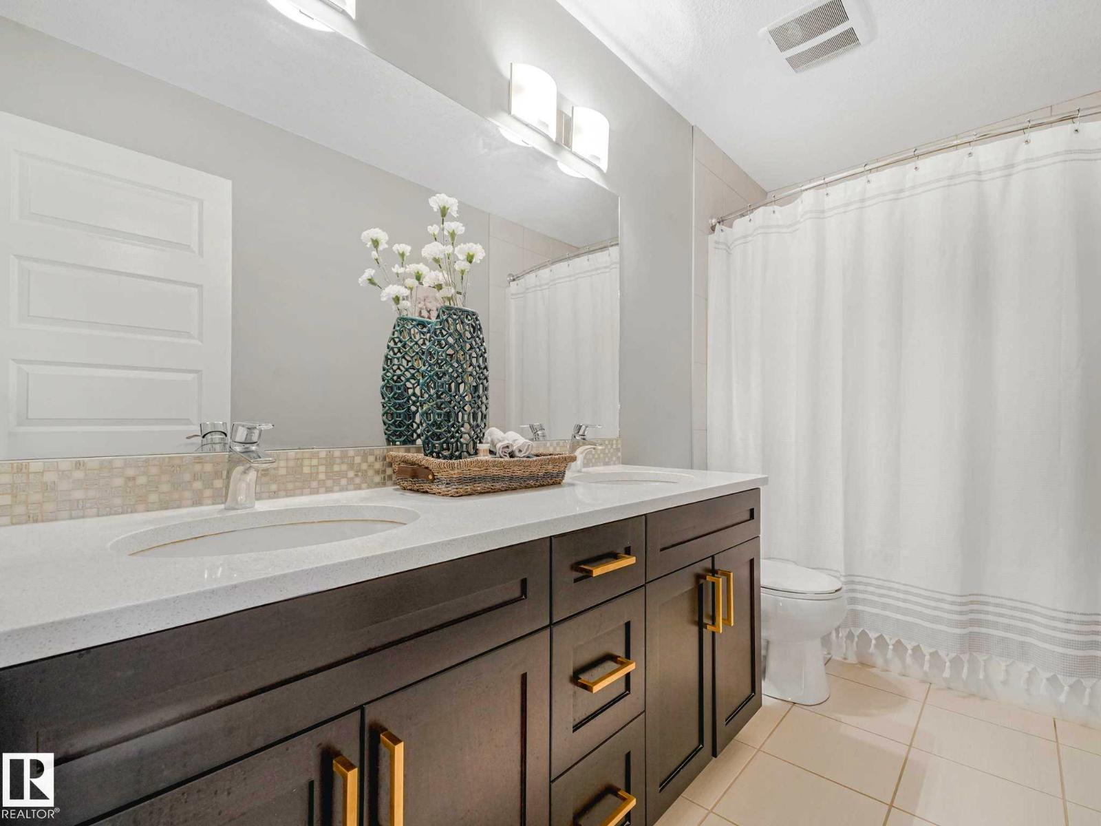 8427 216 ST NW, Edmonton