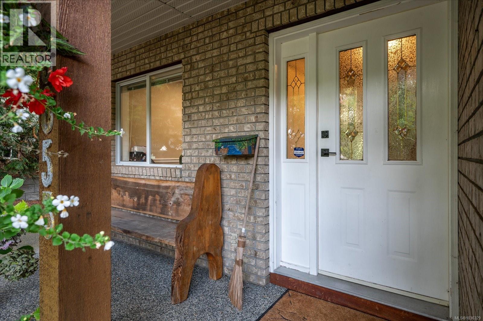 5853 Tweedsmuir Cres - 4