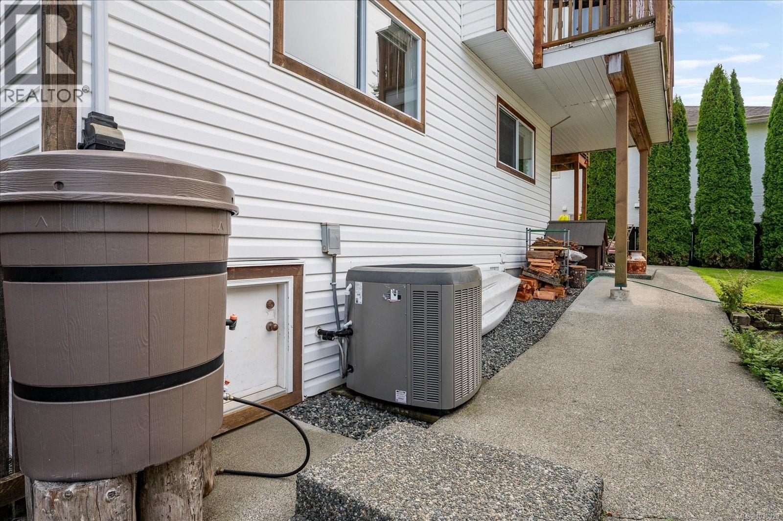 5853 Tweedsmuir Cres - 46