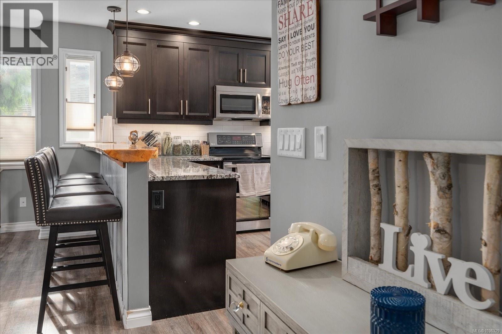 5853 Tweedsmuir Cres - 7