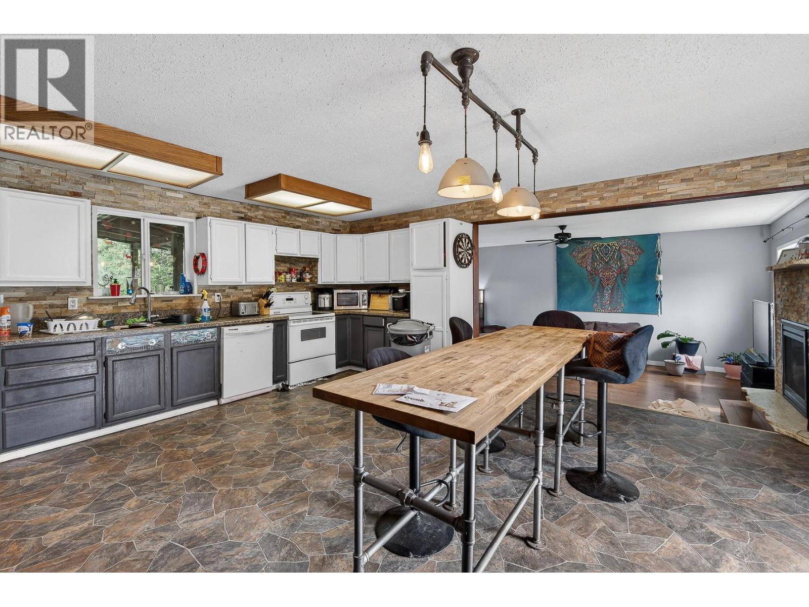 7909/7913 Hudson Road - 32