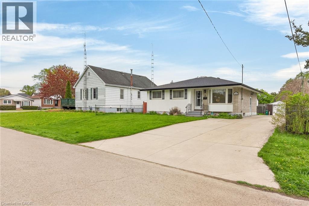 8 WOODROW Street N, St. Catharines, Ontario, L2P3K1 — Photo 3
