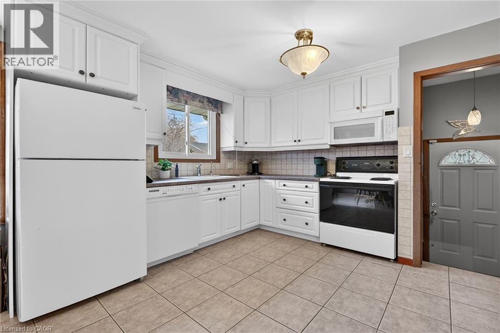 8 WOODROW Street N, St. Catharines, Ontario, L2P3K1 — Photo 6