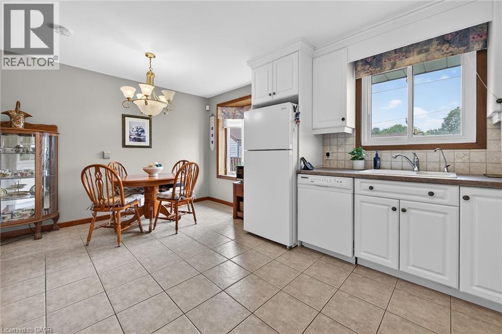 8 WOODROW Street N, St. Catharines, Ontario, L2P3K1 — Photo 8