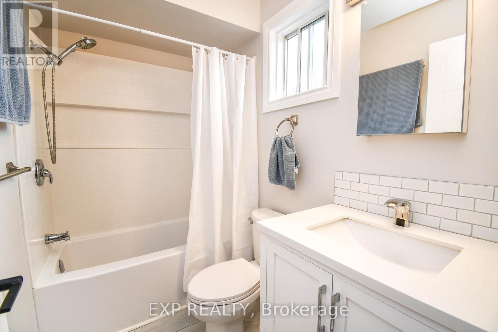 30 AIKENS CRESCENT - 25