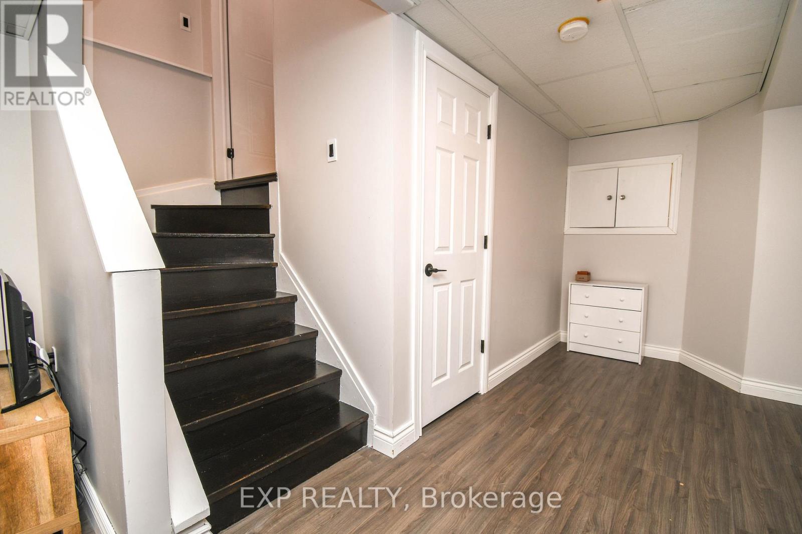 30 AIKENS CRESCENT - 27