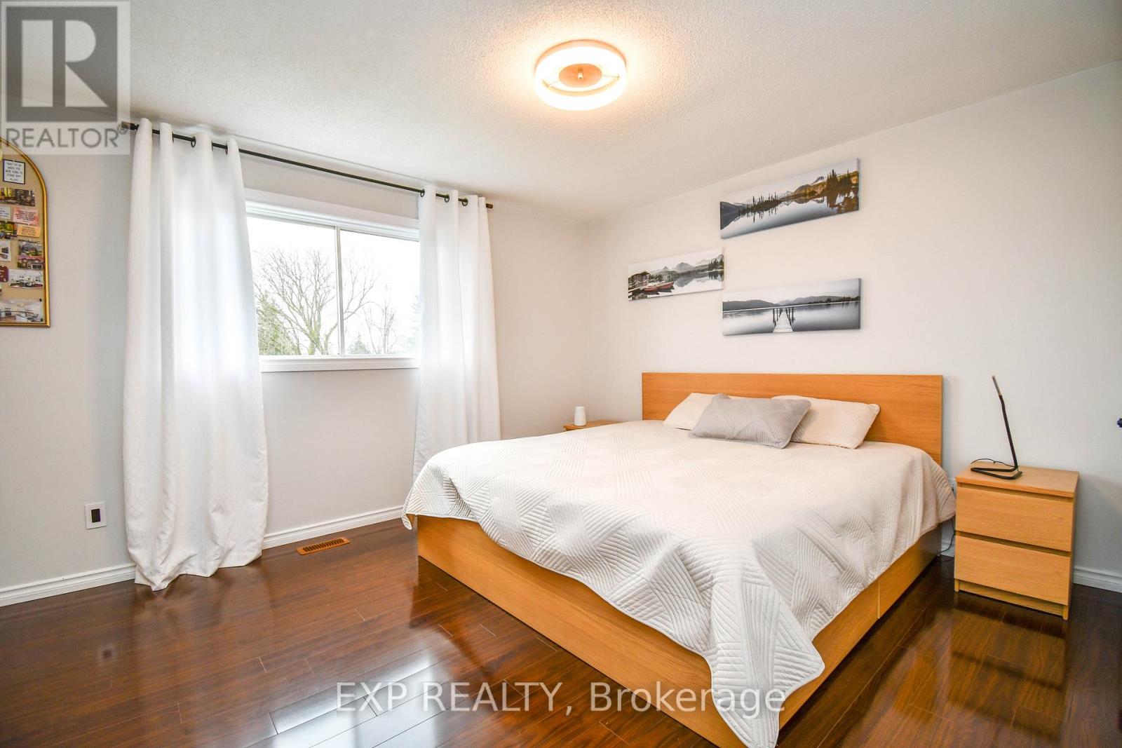 30 AIKENS CRESCENT - 23