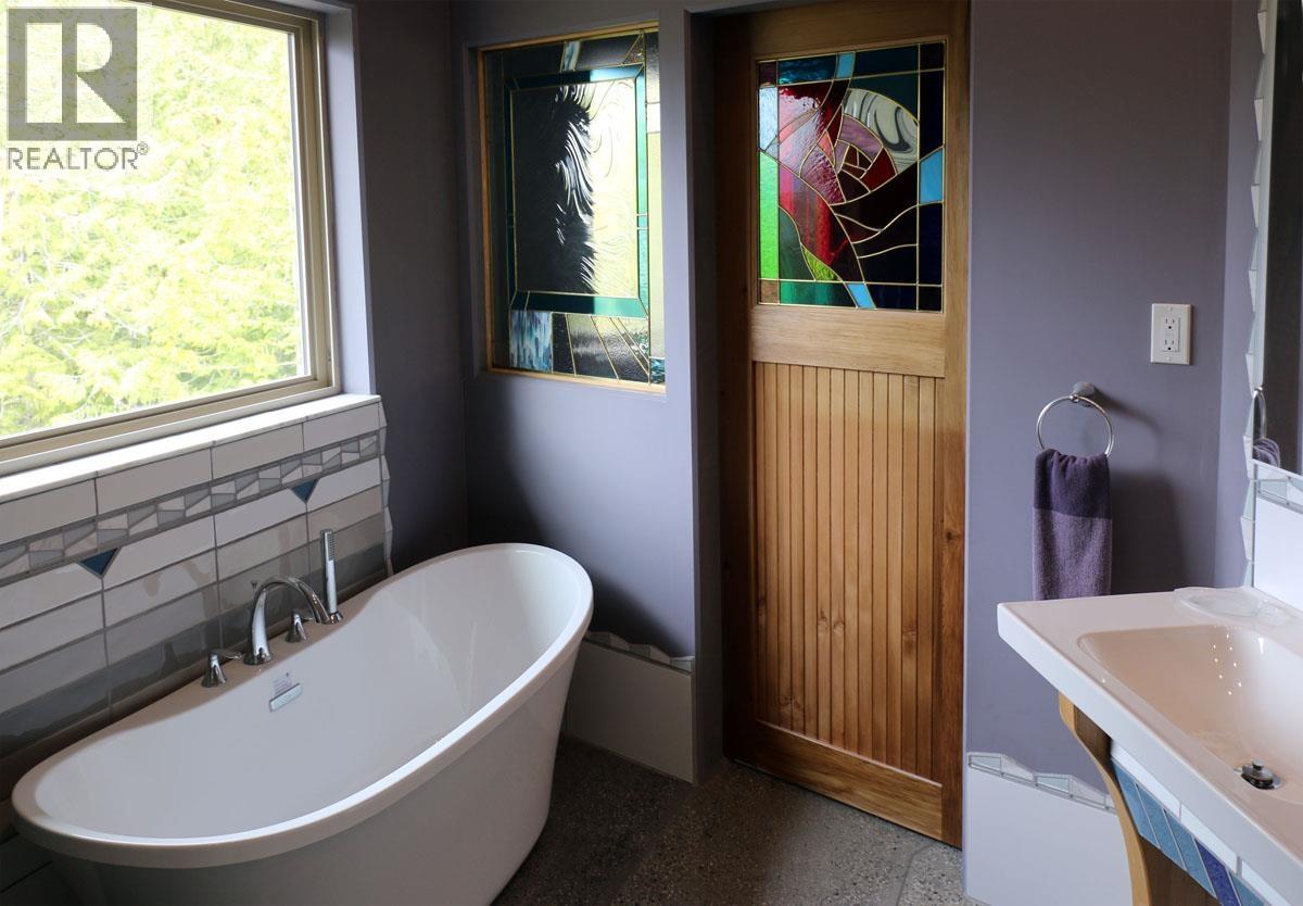 10664 WOOD BAY HEIGHTS ROAD, Halfmoon Bay