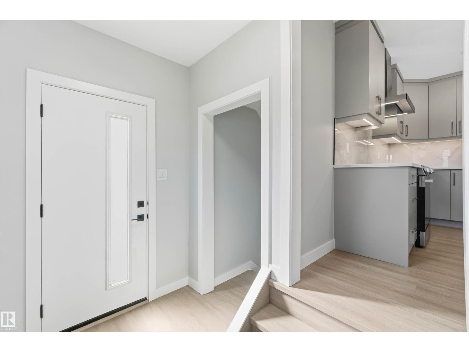 8736 66 AV NW, Edmonton