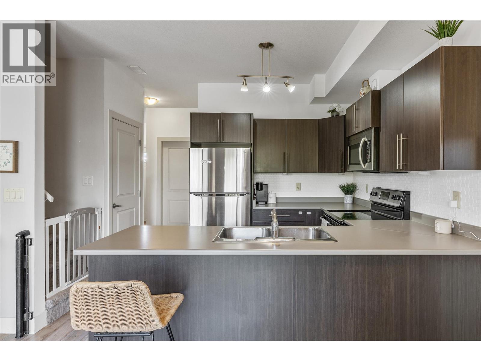 #4 335 Gerstmar Road - 6