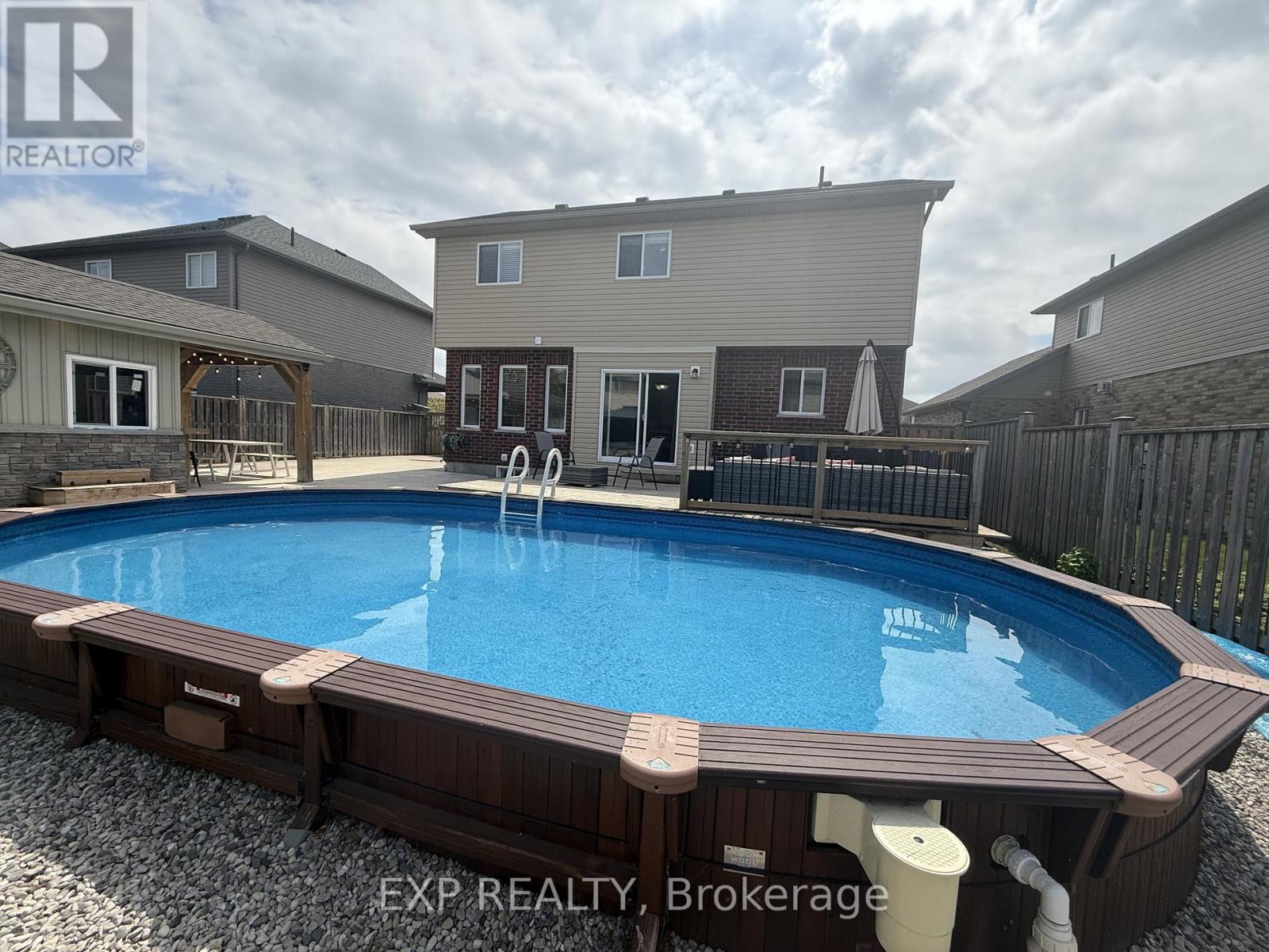 8 OLIVER CRESCENT - 26