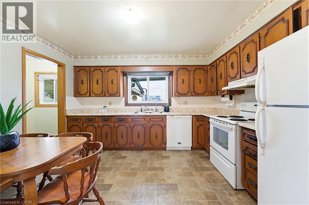 127 KING Street E - 12