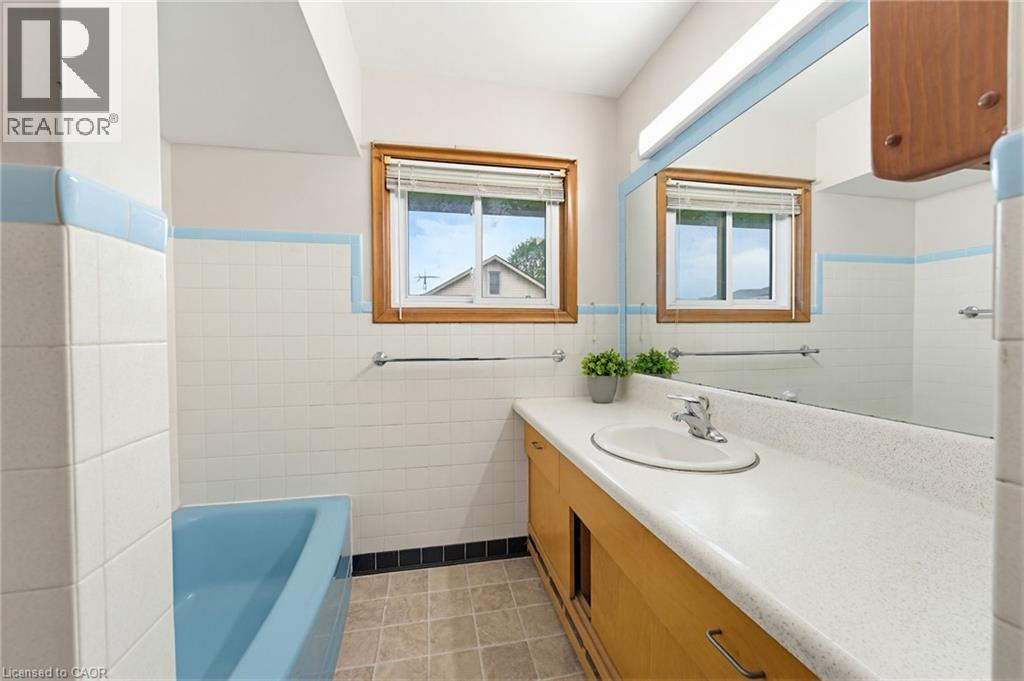 127 KING Street E - 20