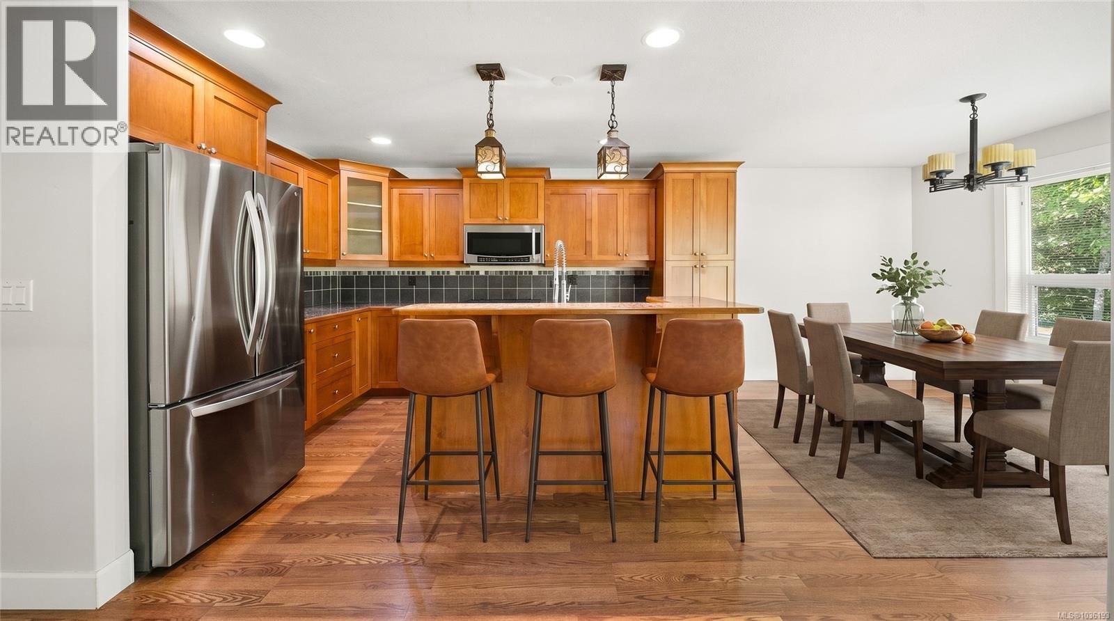 1940 Woodridge Rd - Image 3
