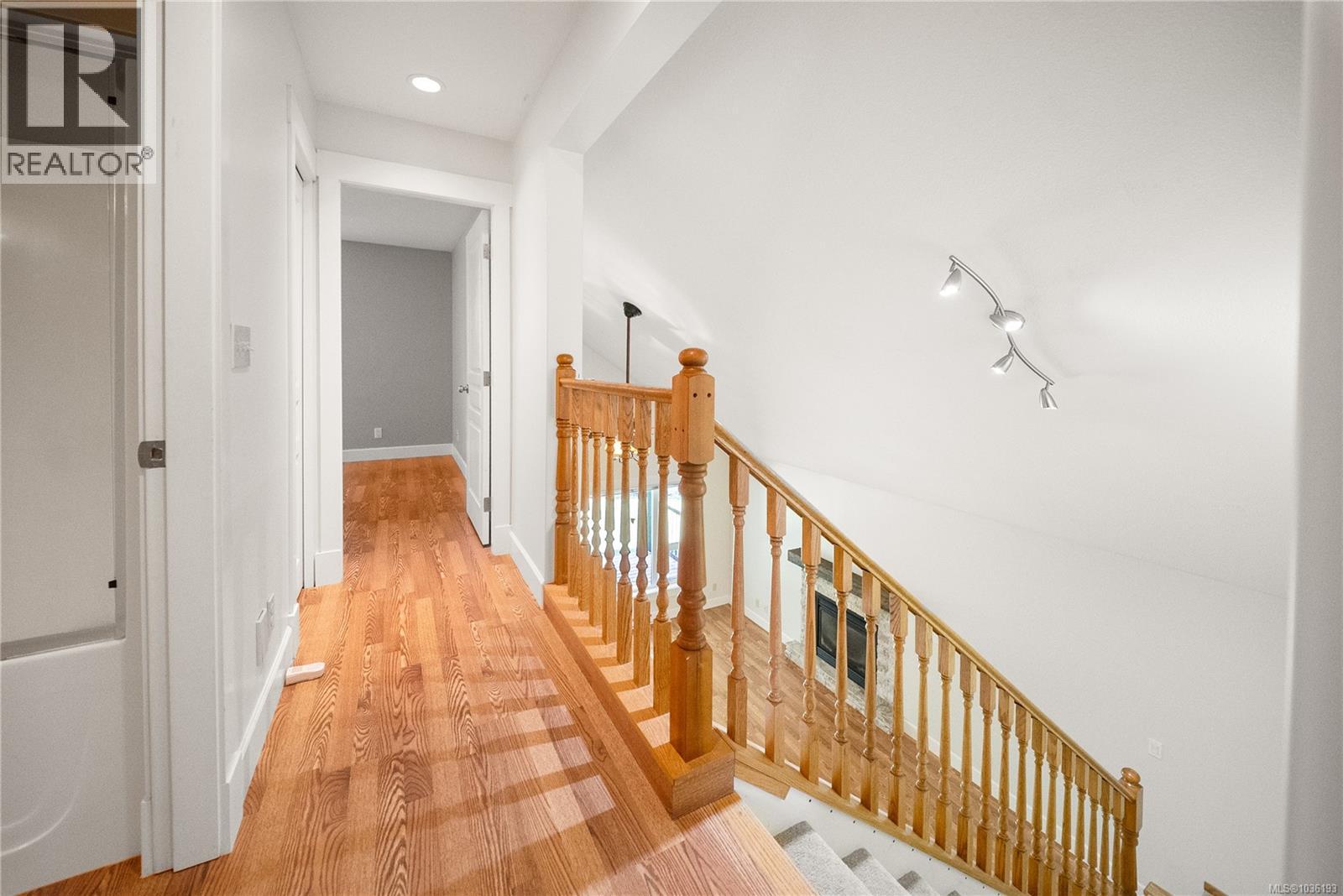 1940 Woodridge Rd - 32