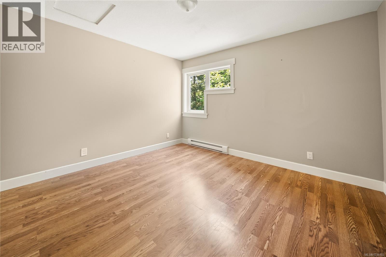 1940 Woodridge Rd - 33