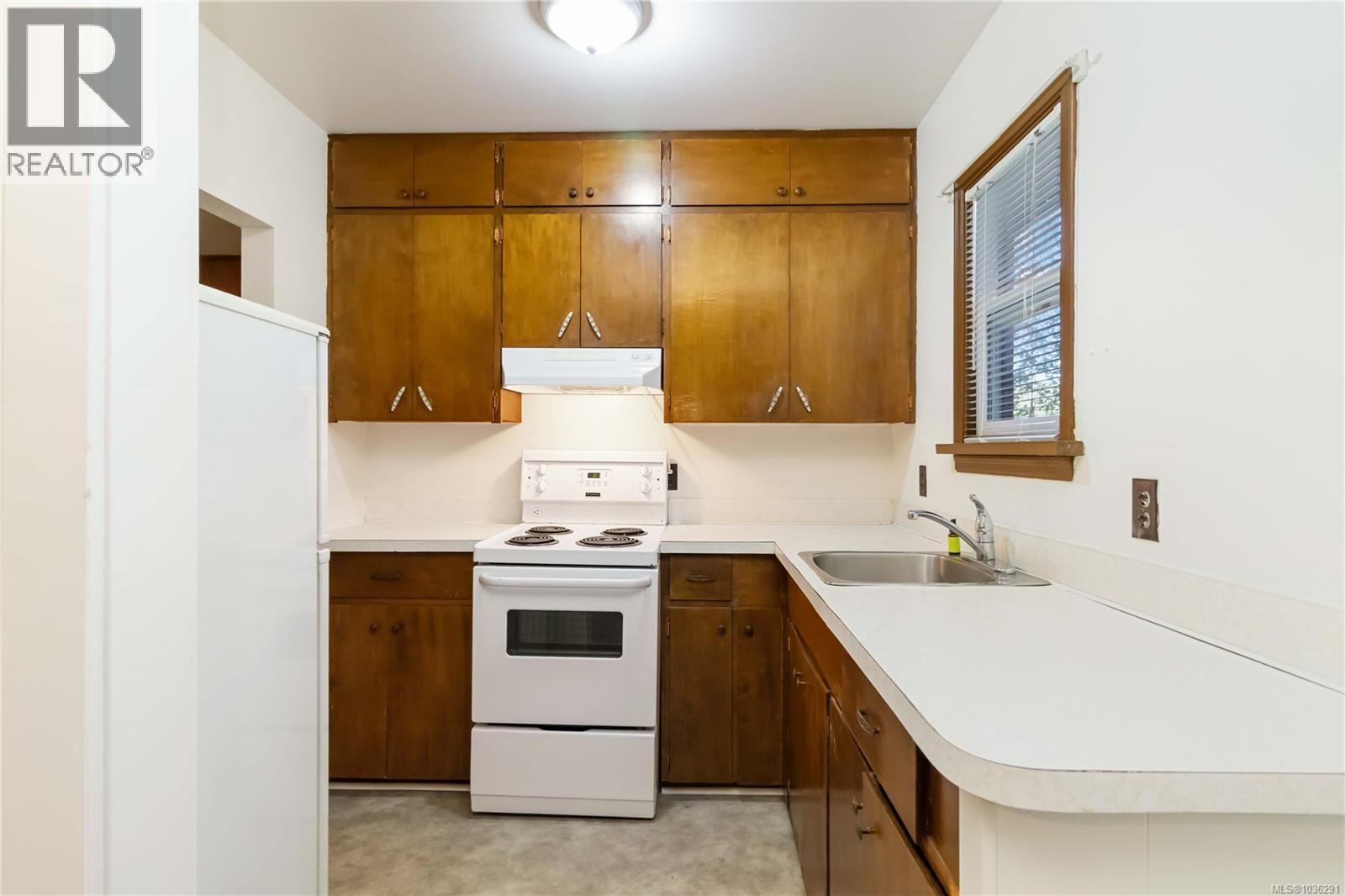 3384 Otter Point Rd - 37