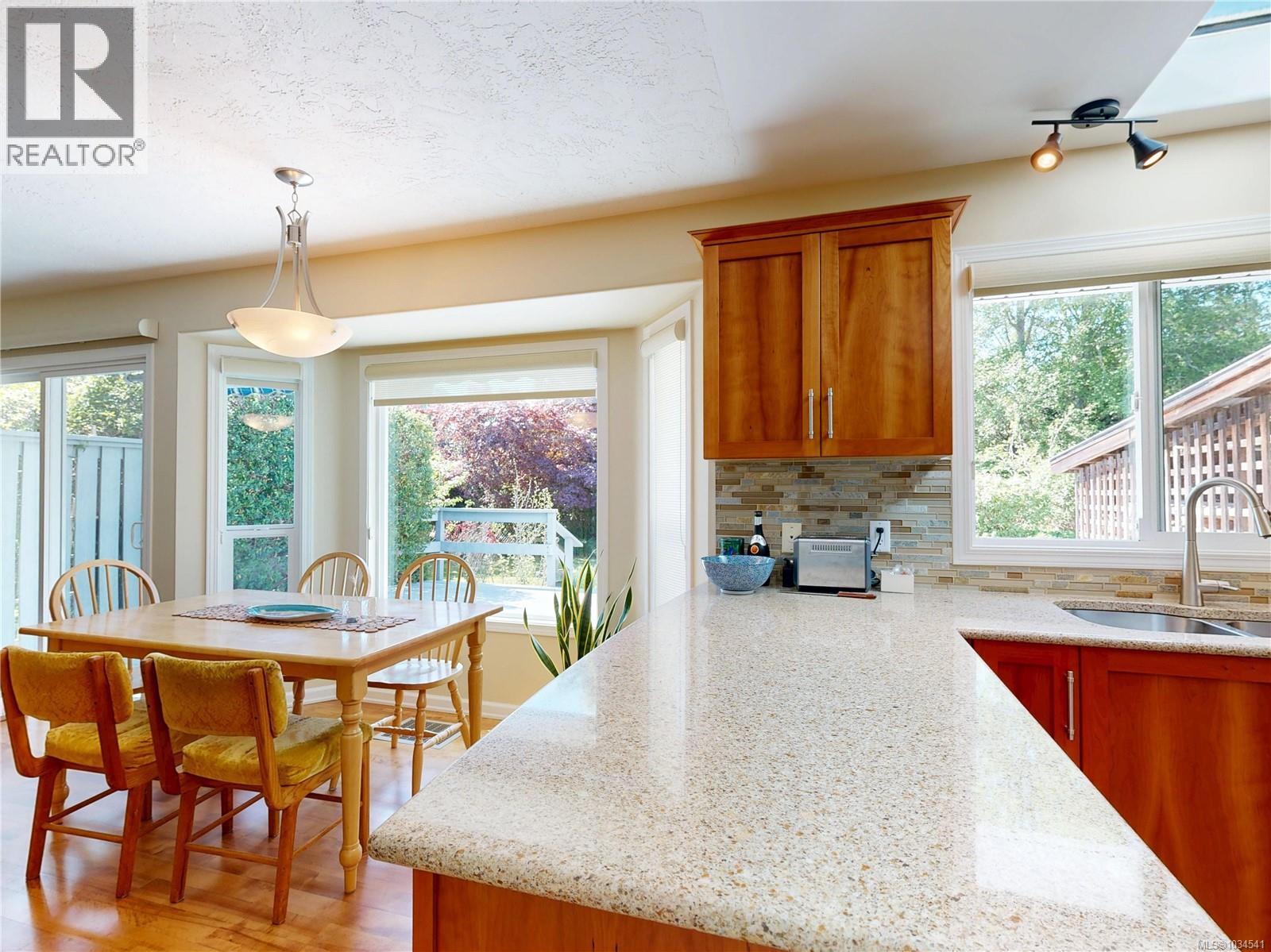 1588 Whiffin Spit Rd - 19