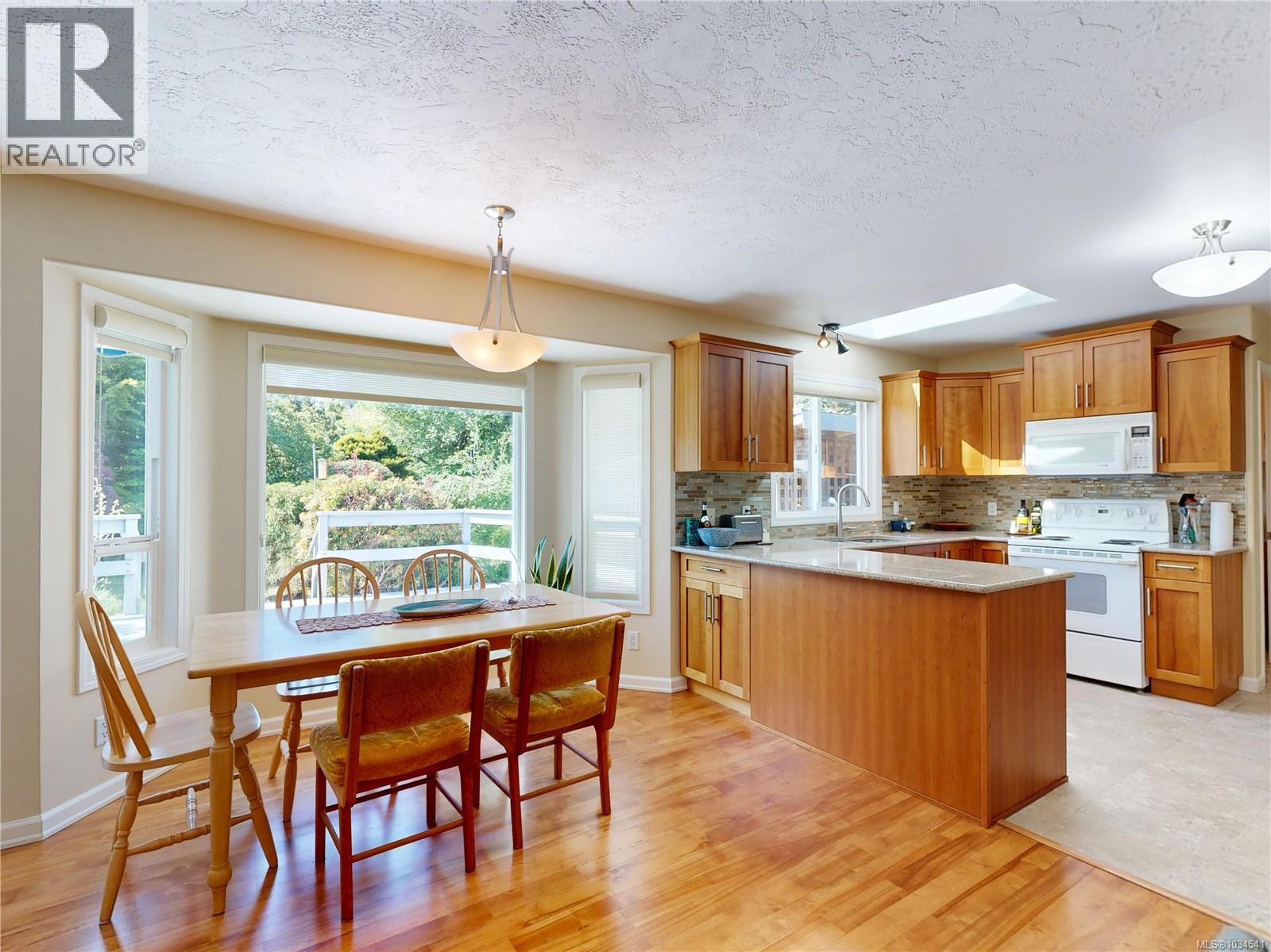 1588 Whiffin Spit Rd - 17