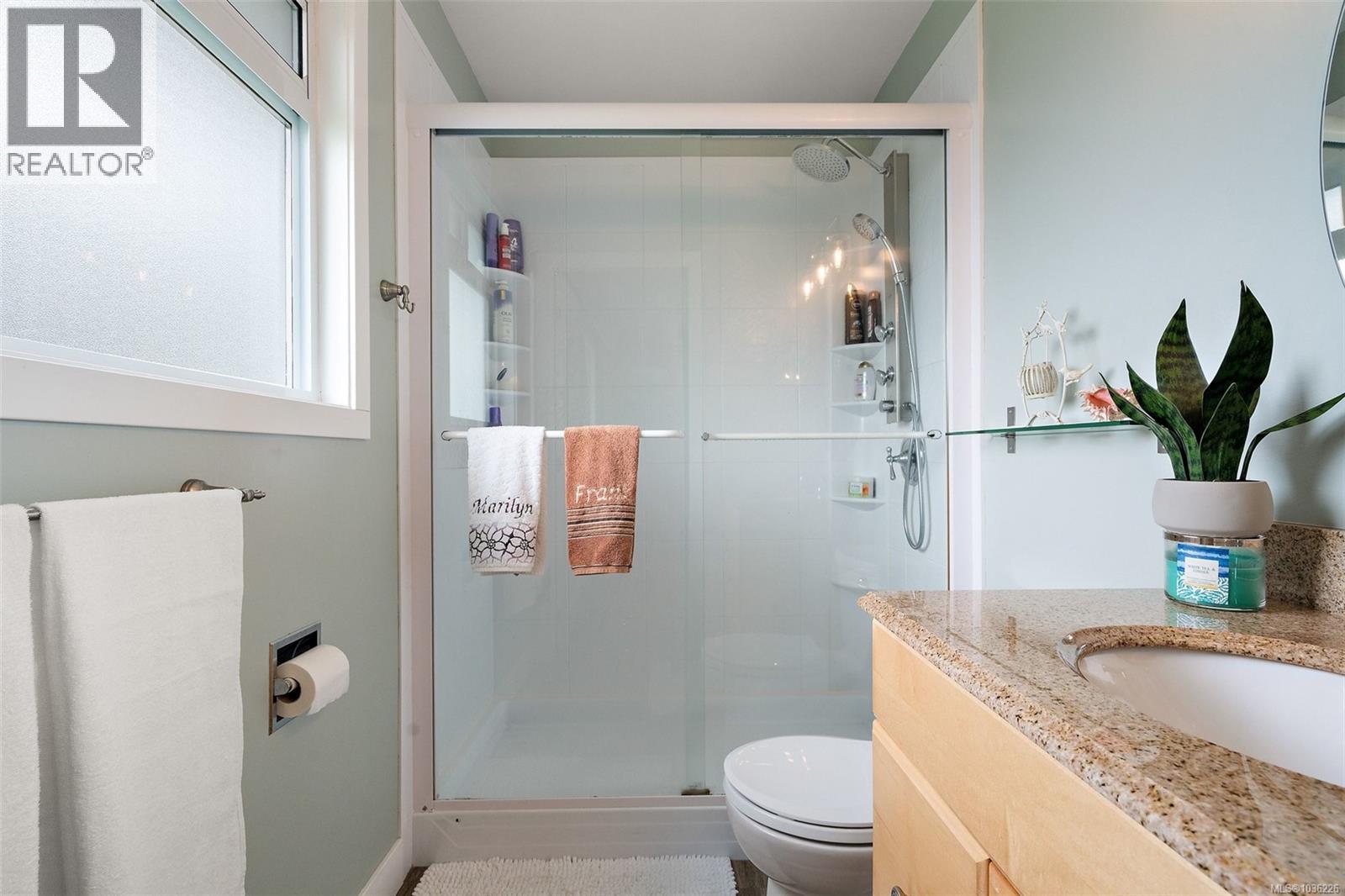  1645 San Juan Avenue, Saanich